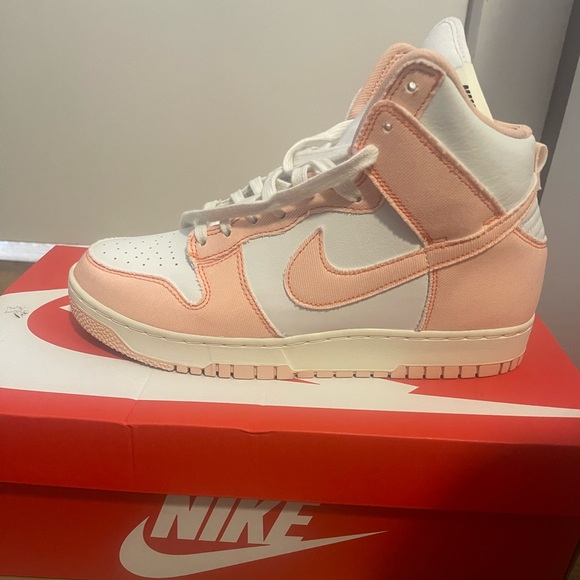 Nike Dunks - Picture 1 of 1